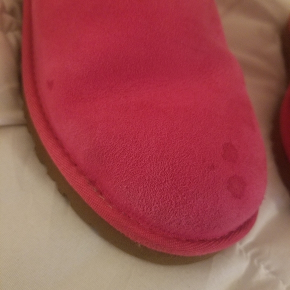 Double Bow Hot Pink kids  UGGs customized with mermaid and G initial. Size 5 - Picture 3 of 8